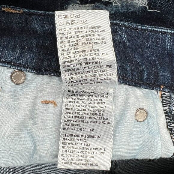 American Eagle Shorts Women Size 4 Next Level Stretch Curvy High Rise Distressed - Picture 9 of 10